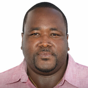 How to build a resilient career like Quinton Aaron. Learn the 5 pillars of the "Gentle Giant" strategy: Health transformation, brand vulnerability, and niche authority.